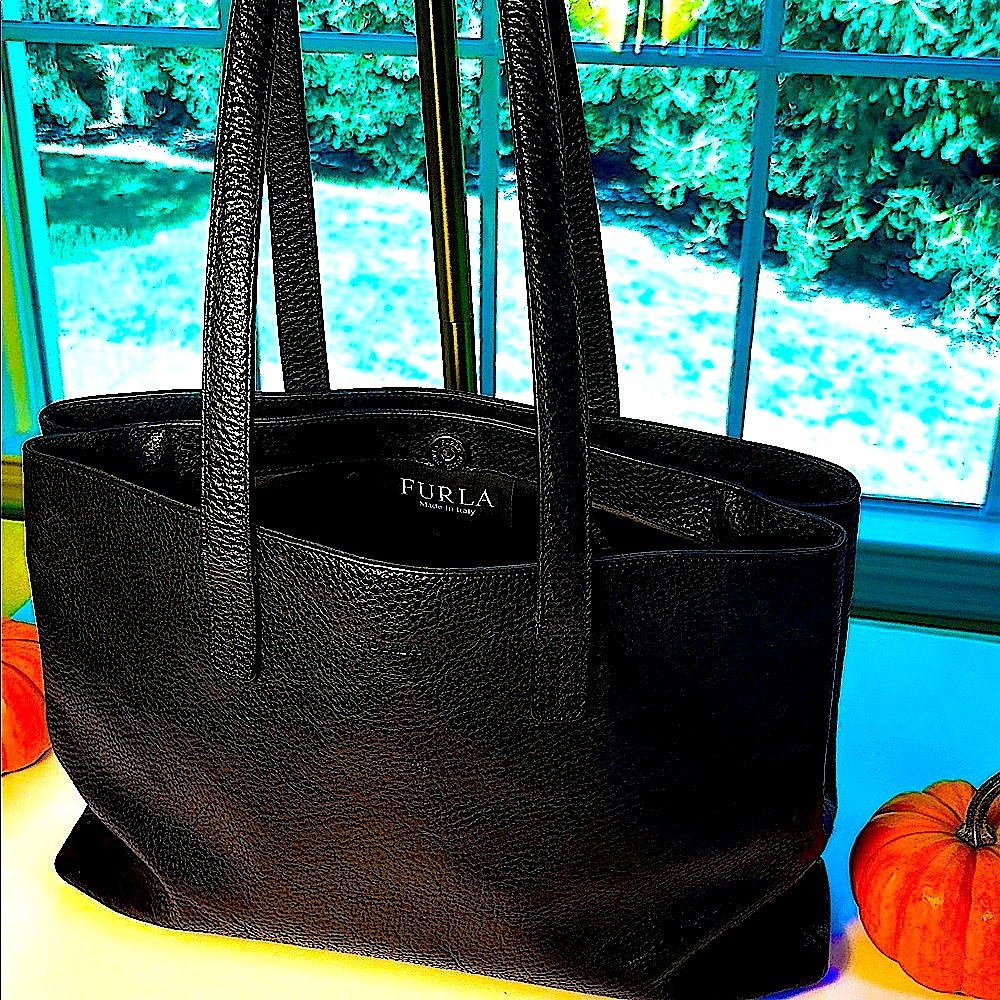 Vintage Furla Y2K Black Pebbled-Leather Shoulder/Tote, Excellent Condition !!